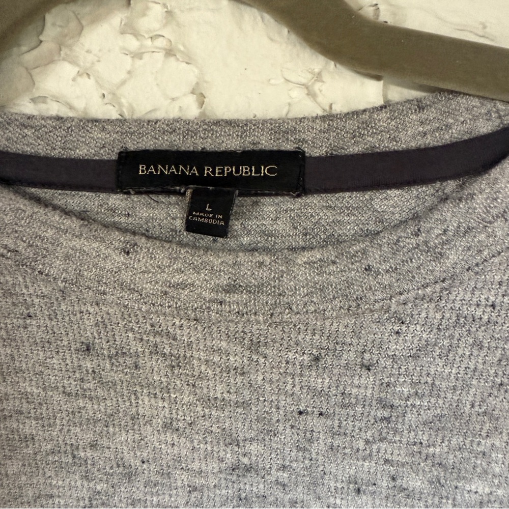 Banana Republic Heather Gray Knit Top - Picture 4 of 7